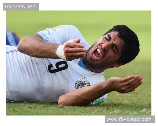 苏亚雷斯遭对方球员侵犯倒地牙哥愤怒指责裁判失职 苏亚雷斯遭对方球员侵犯倒地牙哥愤怒指责裁判失职